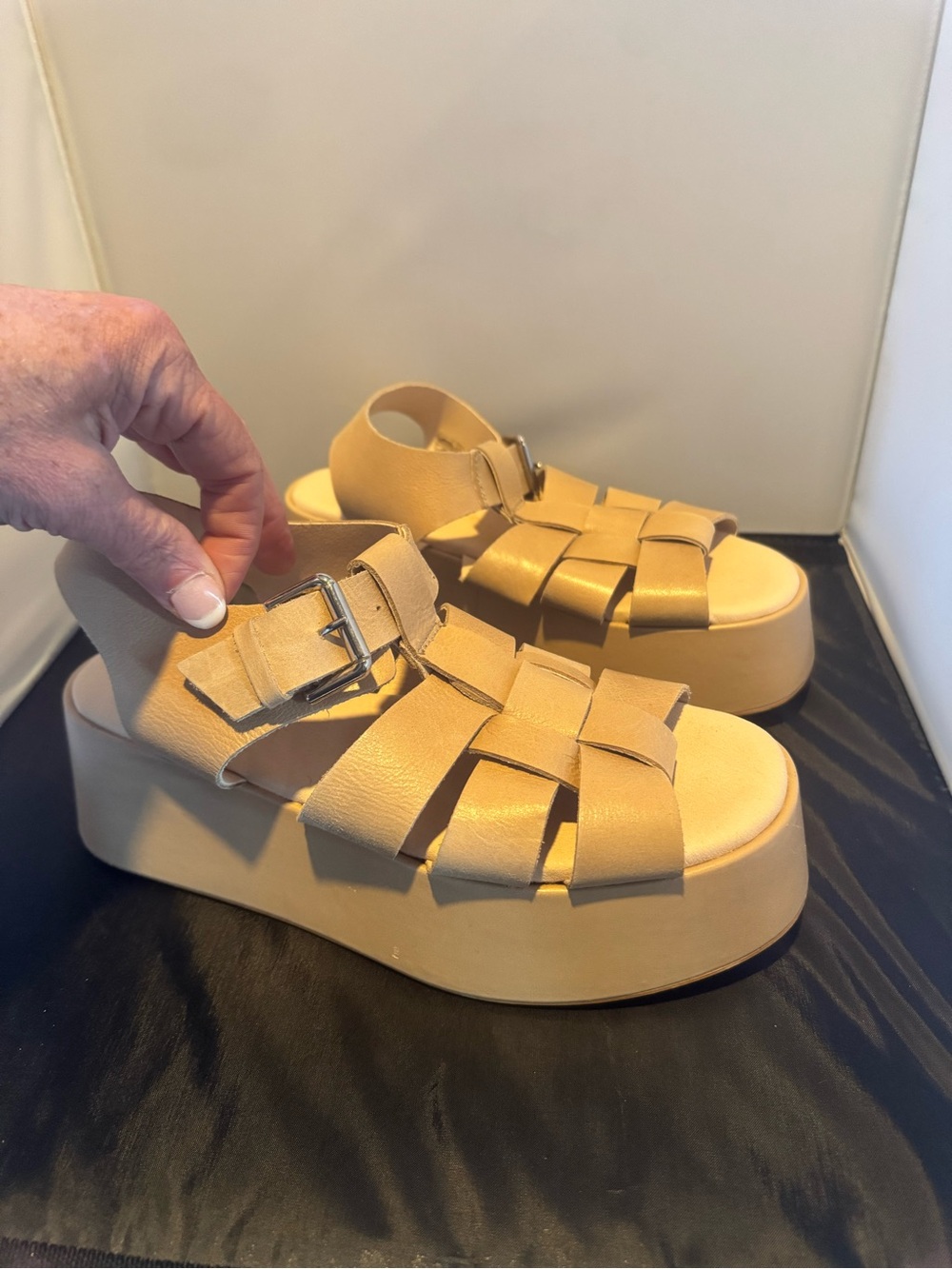Pilcro Anthropologie Fisherman Platform Sandals Beige Leather Sz 39